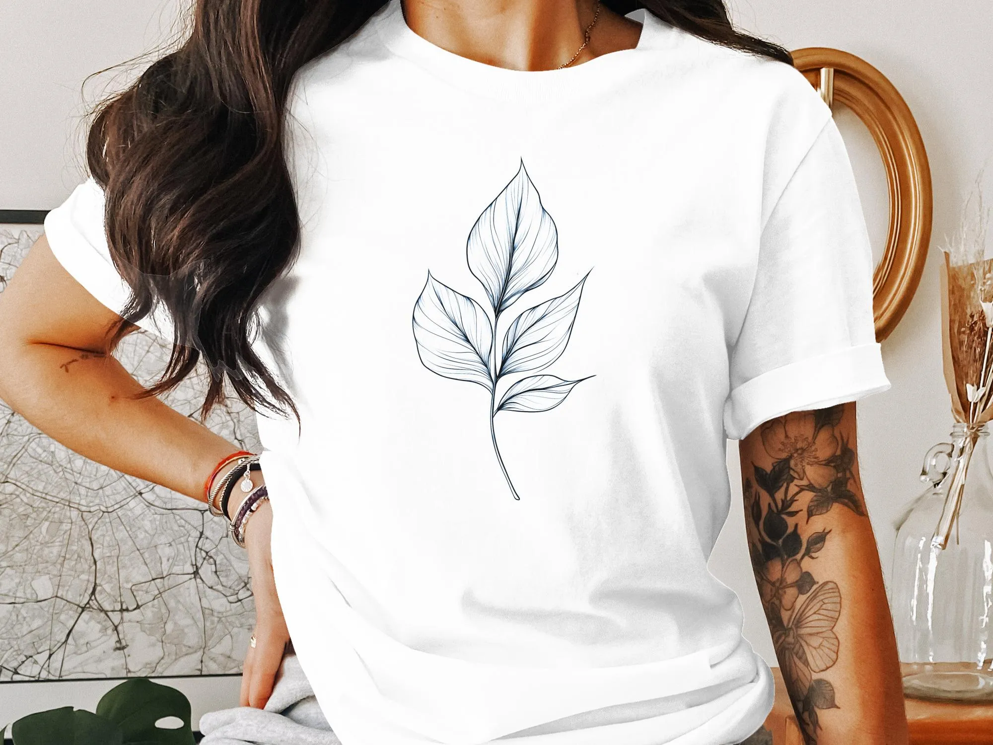 Nature Line Art Minimalistic T Shirt, Modern Leaf Design Shirt, Botanical Art Tee, Simple Leaf Drawing T Shirt, Stylish Casual Shirt